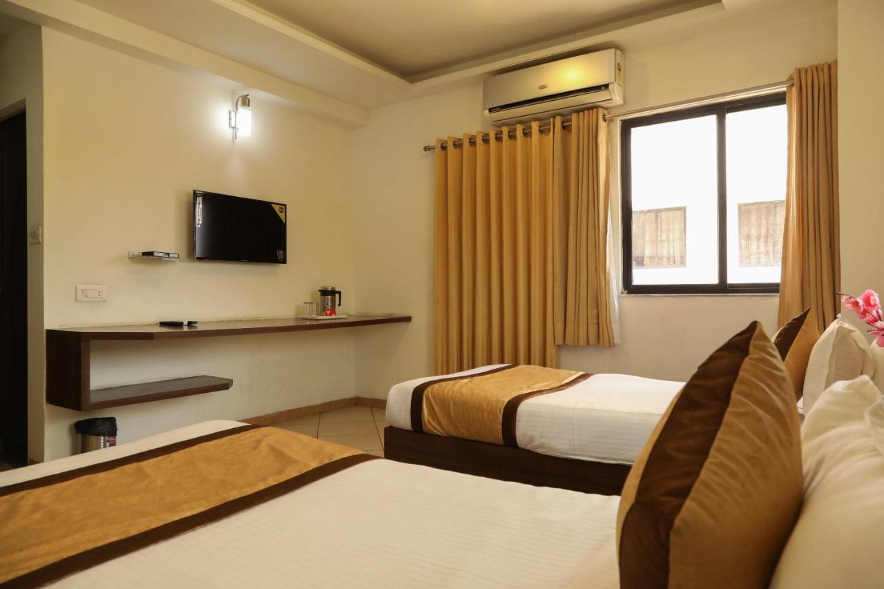 Oyo 10943 Hotel Plus Corporate Khapa  Eksteriør bilde