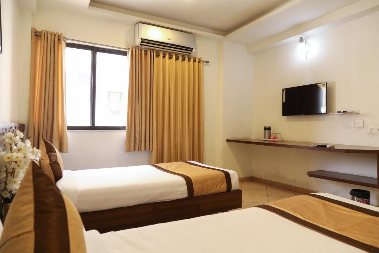Oyo 10943 Hotel Plus Corporate Khapa  Eksteriør bilde