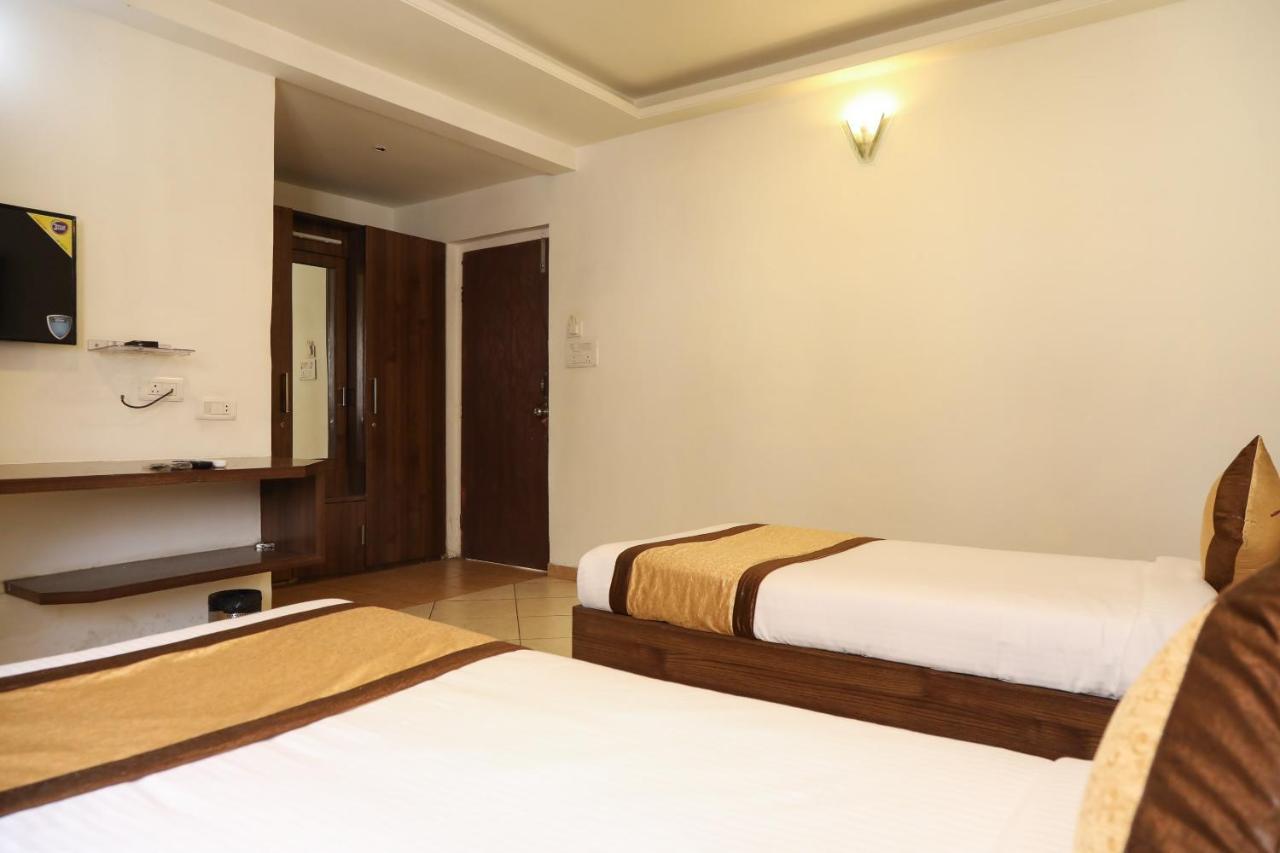 Oyo 10943 Hotel Plus Corporate Khapa  Eksteriør bilde