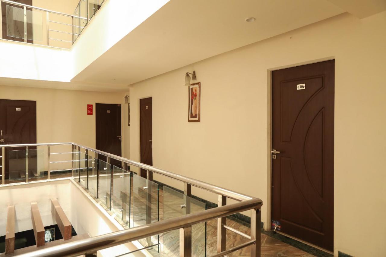 Oyo 10943 Hotel Plus Corporate Khapa  Eksteriør bilde